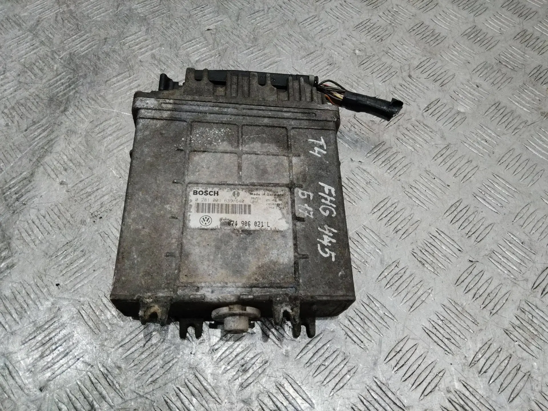 Блок управления двигателем 074906021