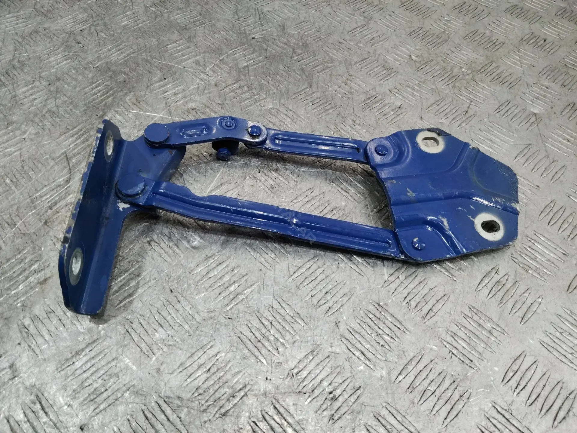 Петля капота 1T0823302