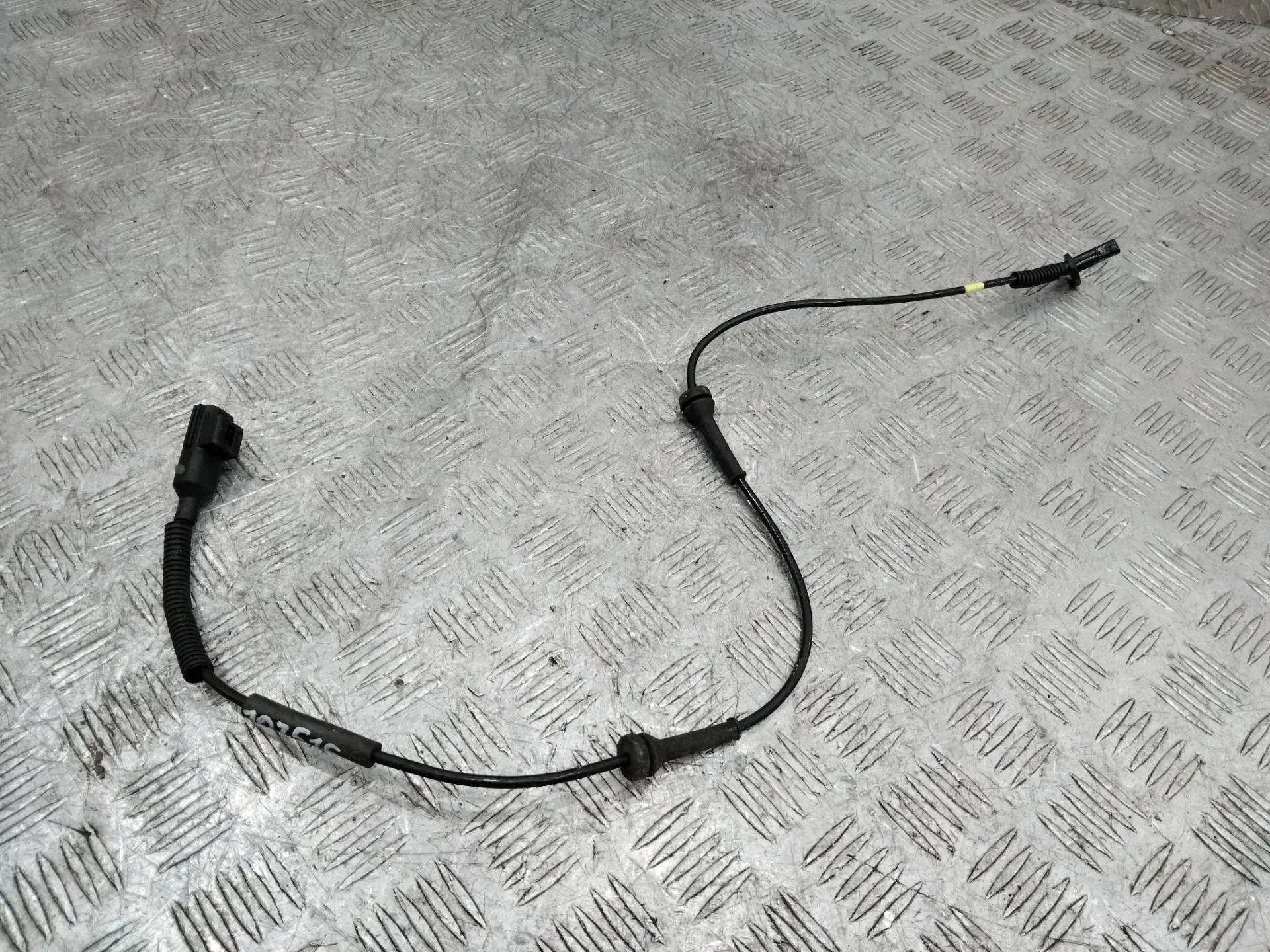 Датчик АБС FK729E731AA