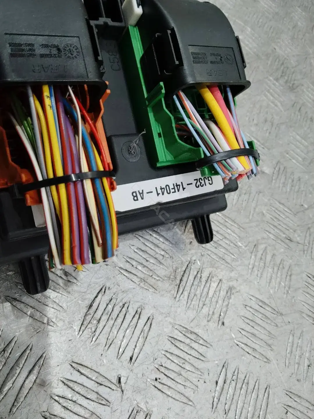 Блок предохранителей GJ3214F041AB