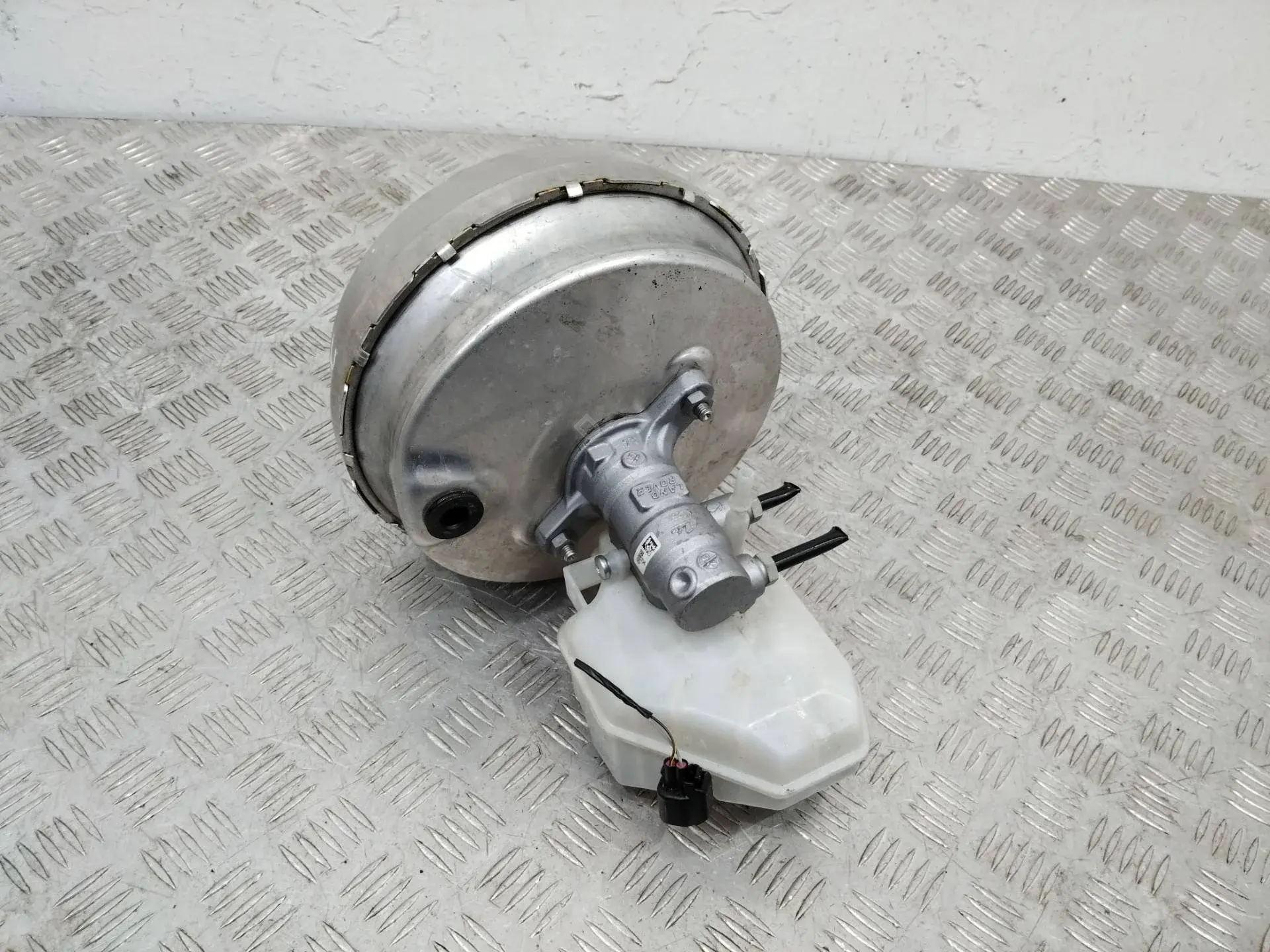 Вакуумный усилитель тормозов FK722B195BG