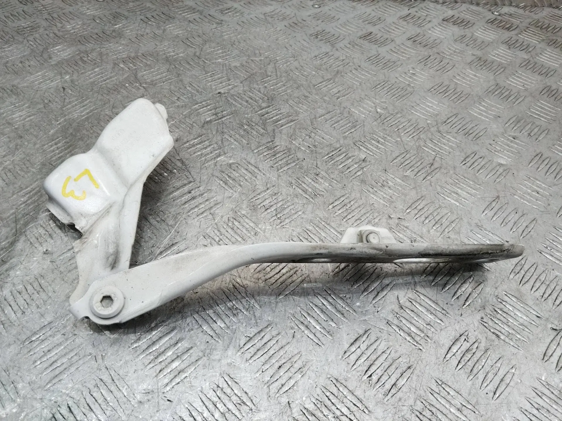 Петля капота 8R0823302A