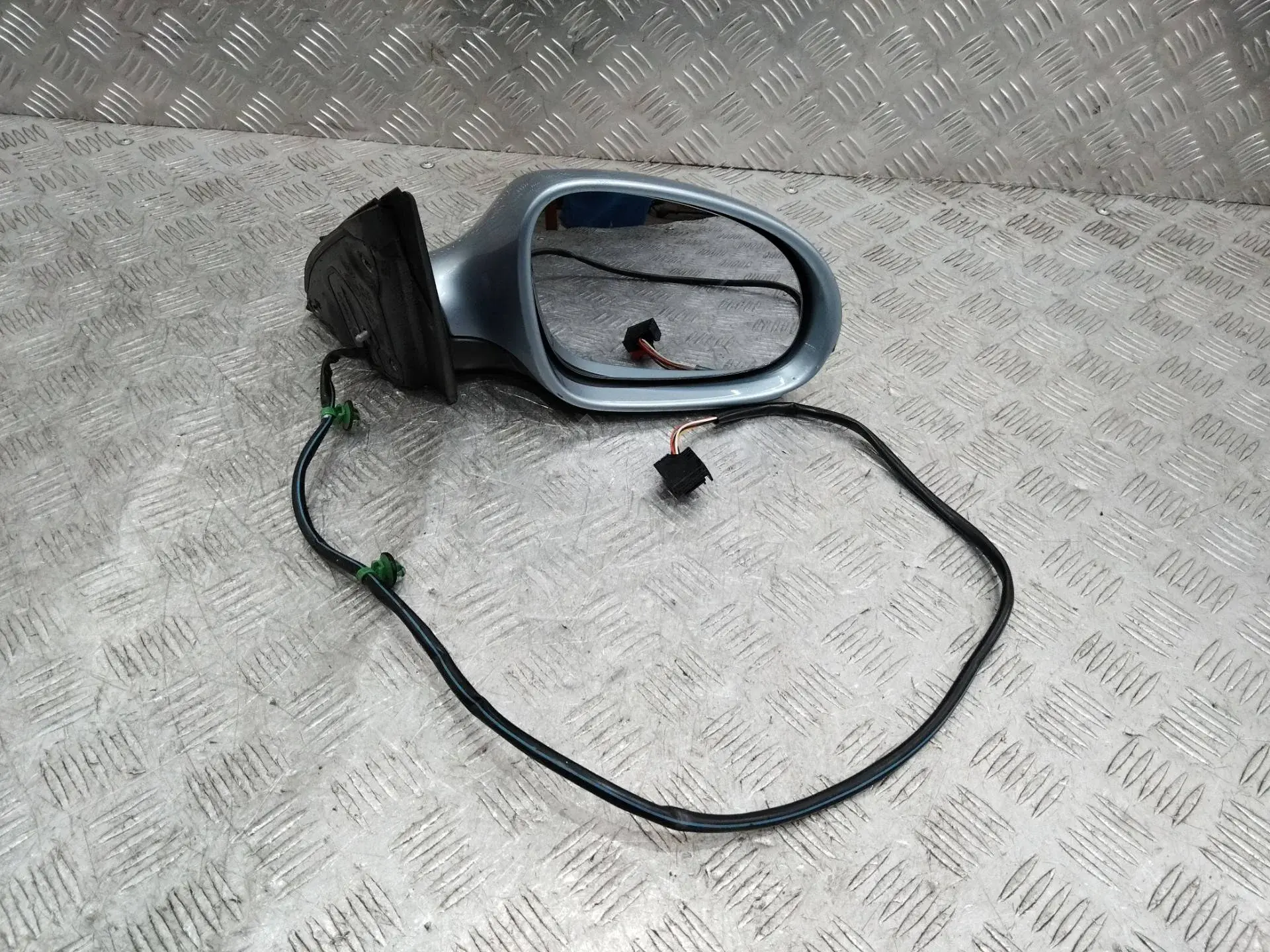 Наружное зеркало 3C0857924