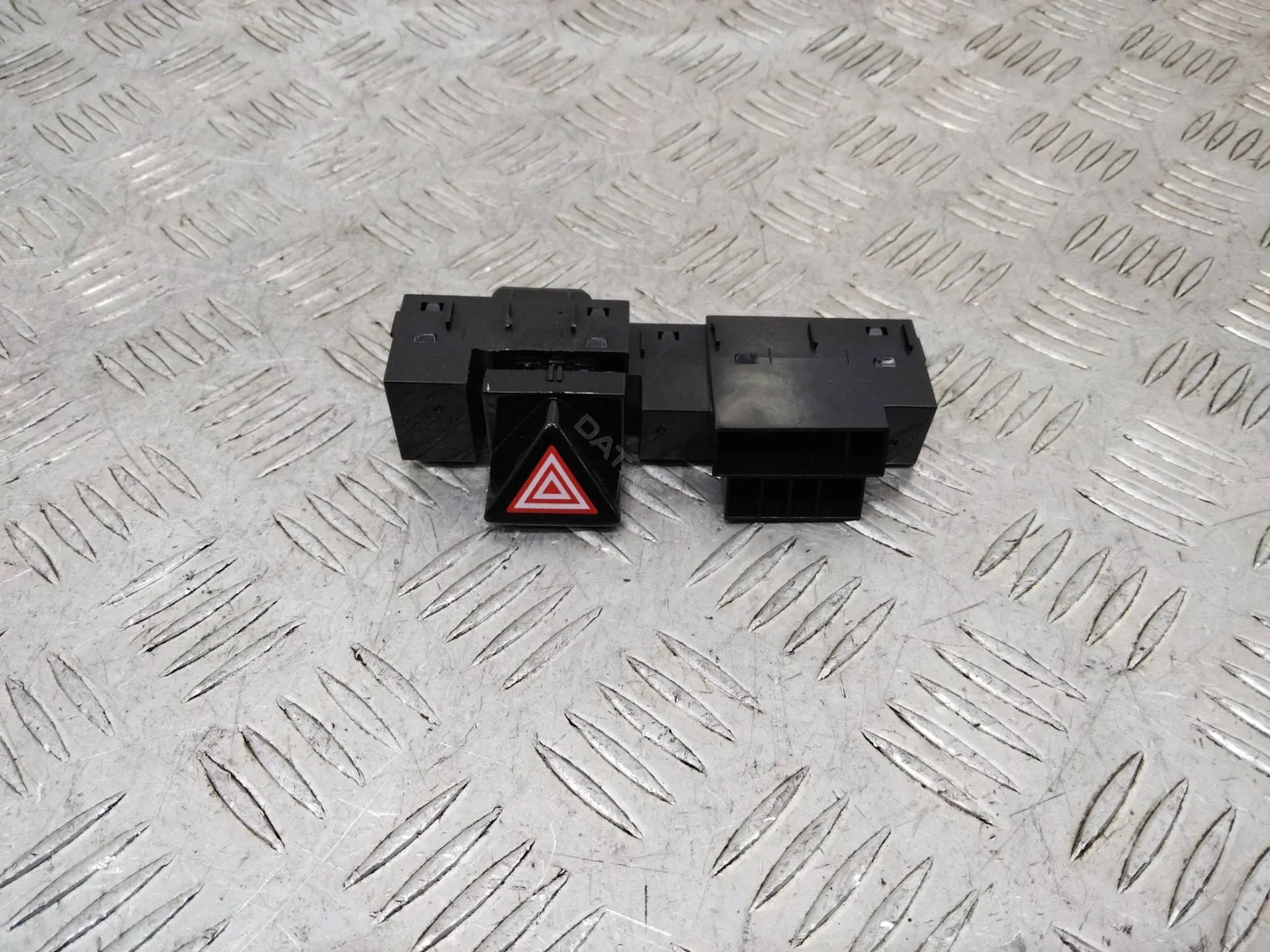 Кнопка аварийки 3D13651120