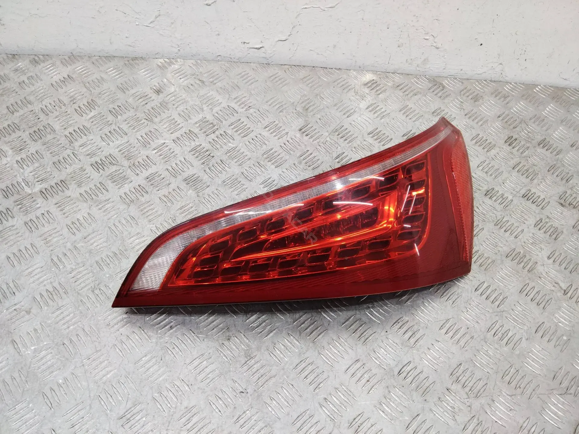 Задние фонари 8R0945094A