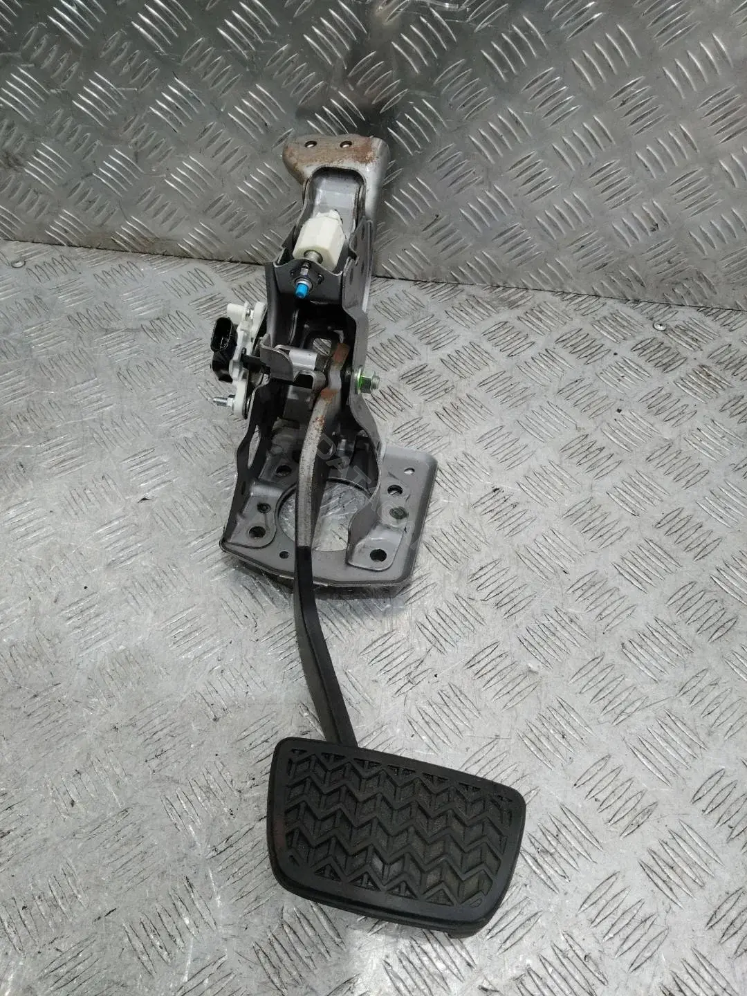 Педаль тормоза 8125959