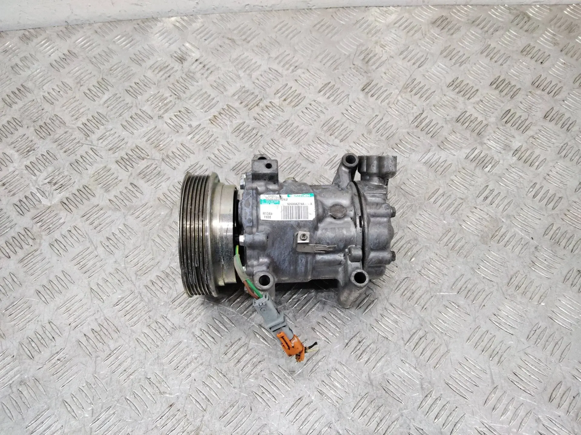 Компрессор кондиционера 92600AZ74A