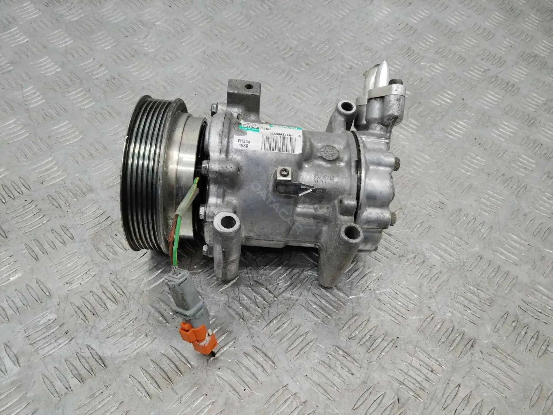 Компрессор кондиционера 92600AZ74A