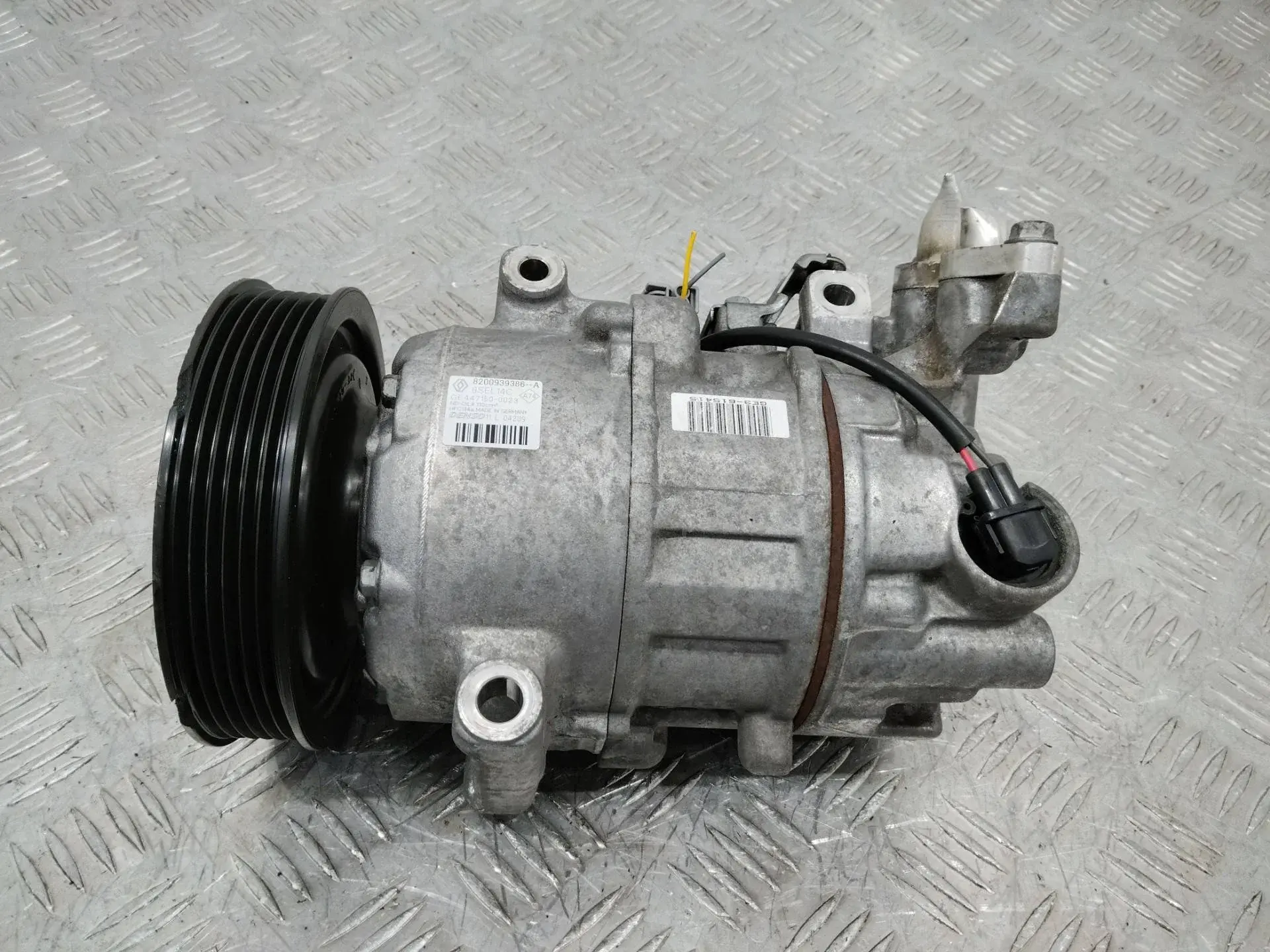 Компрессор кондиционера 8200939386