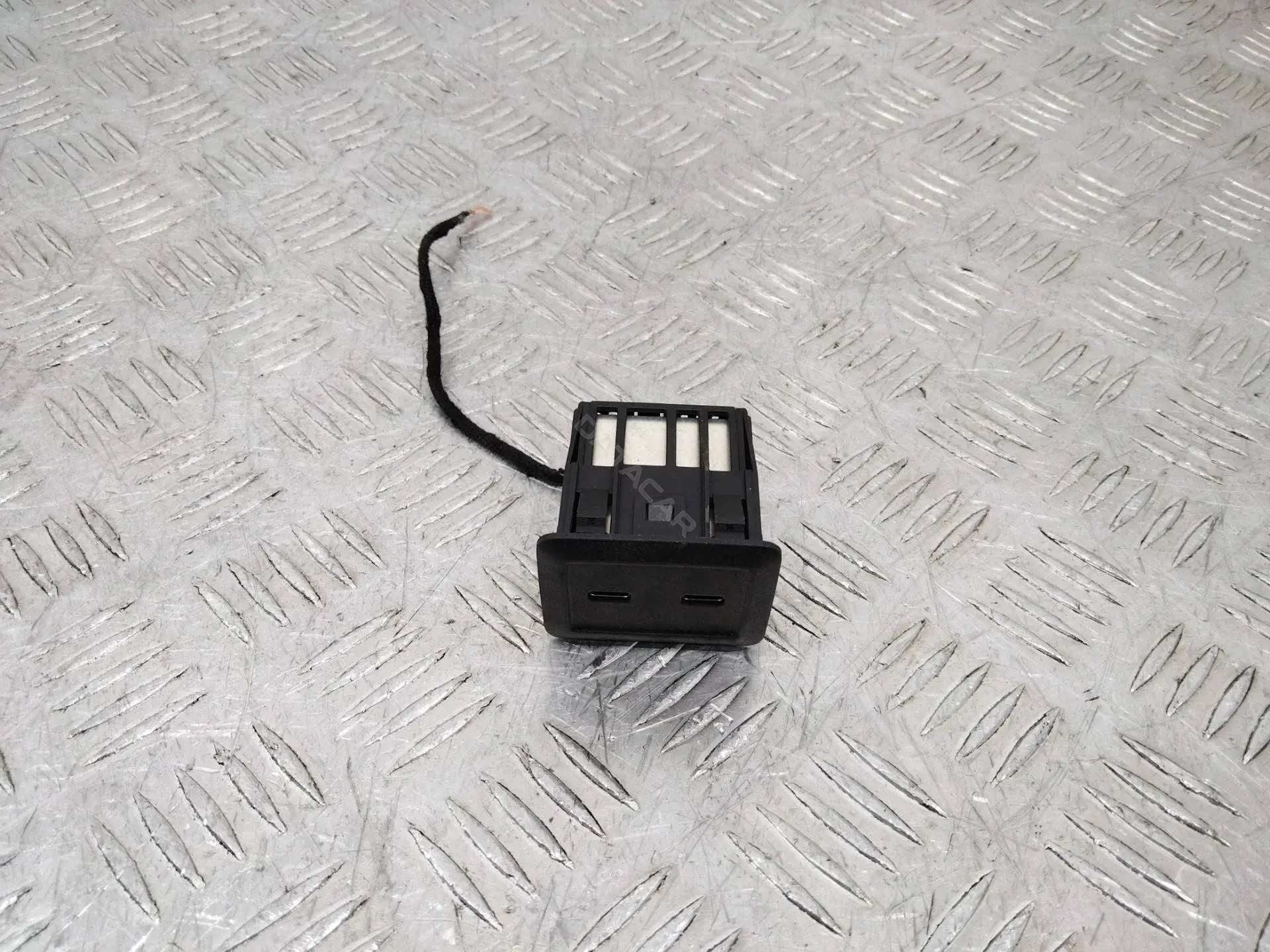 Разъем AUX / USB A2138204803