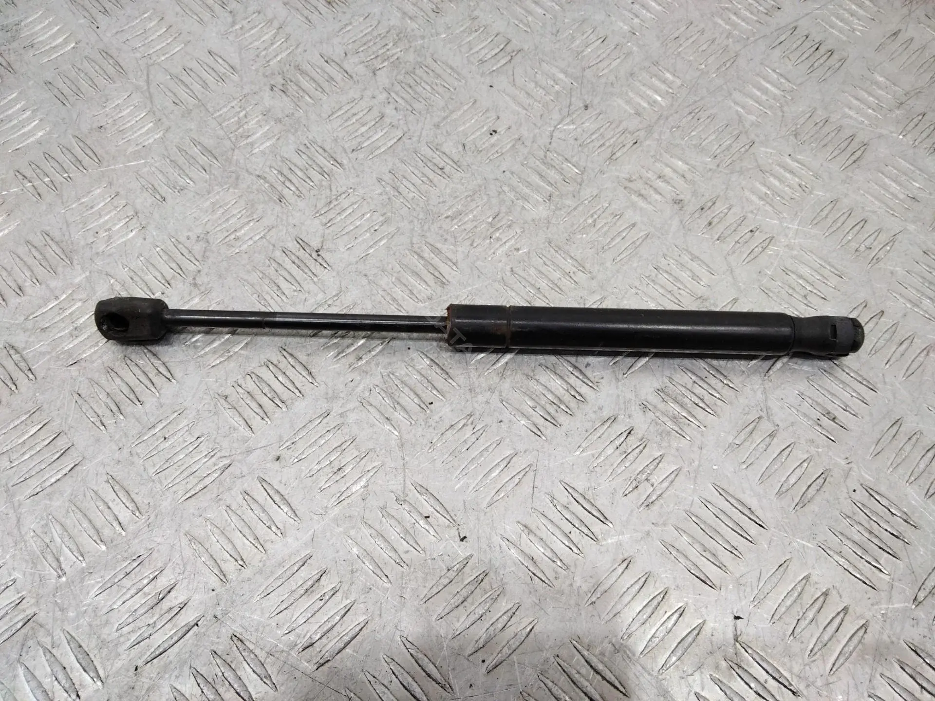 Амортизатор крышки багажника, капота, заднего стекла BJ3216C826AA
