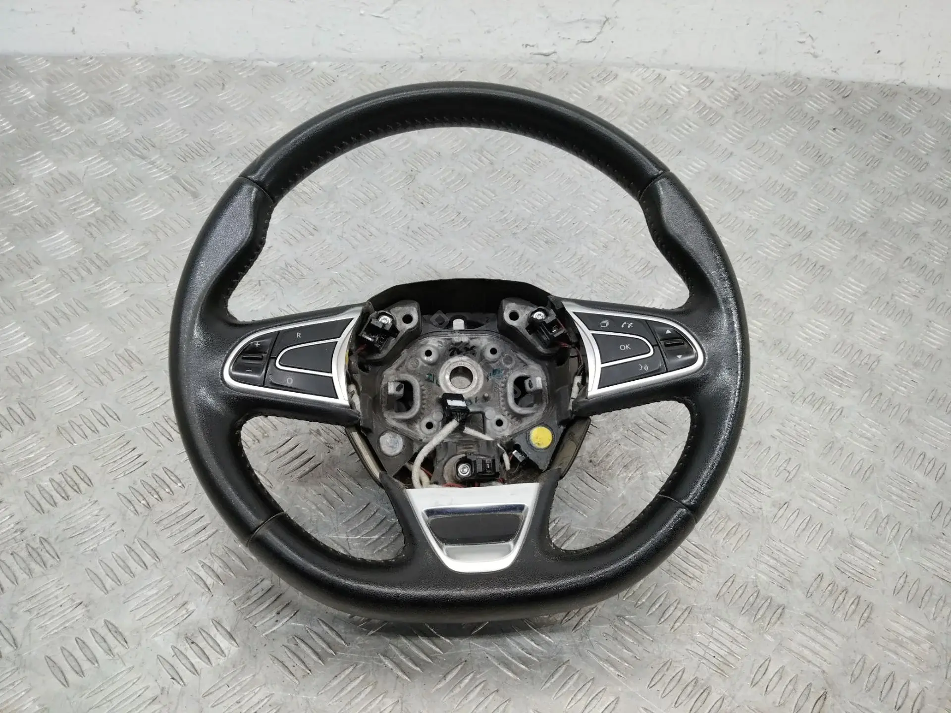 Руль 484005825R