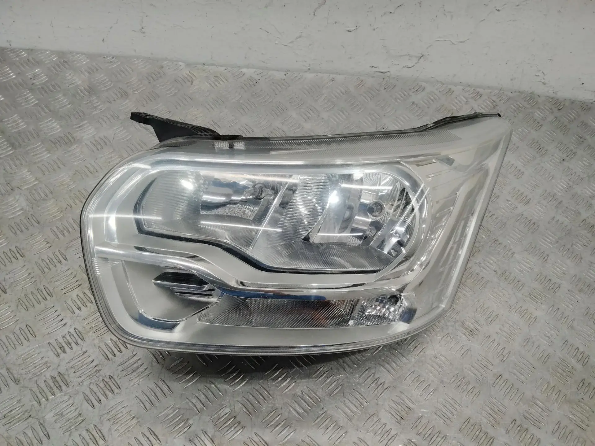 Фары BK3113W030BF
