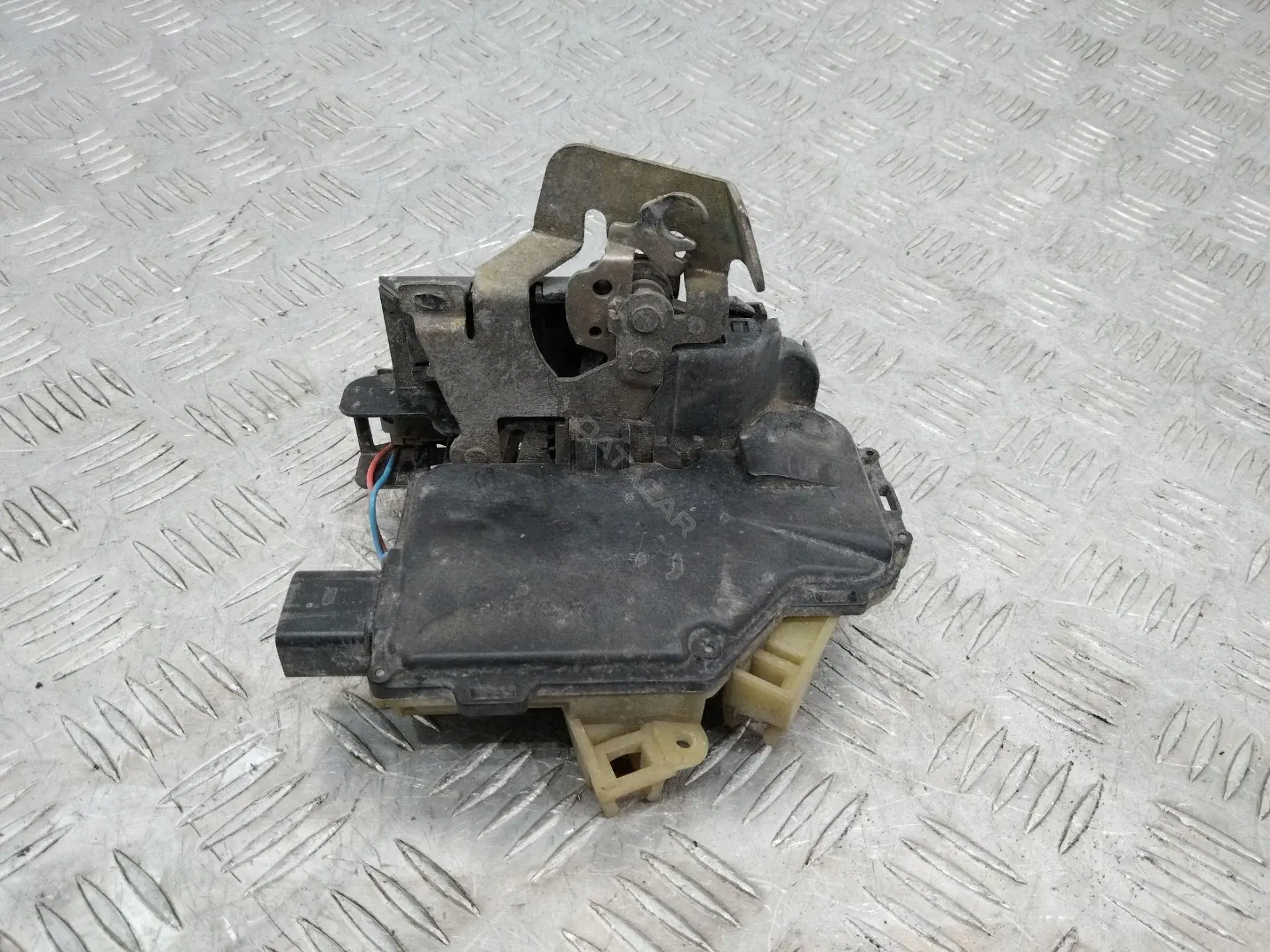 Замок двери 8347602