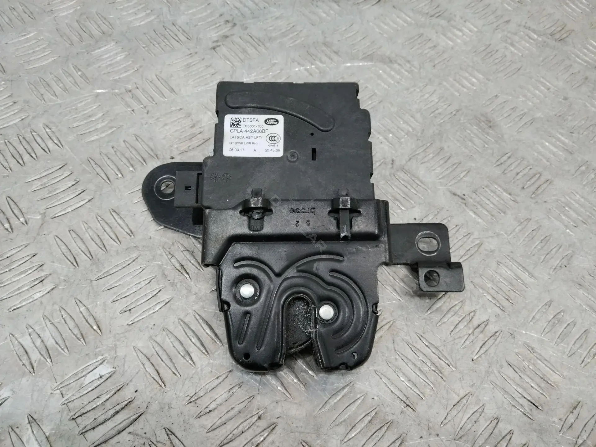 Замок крышки багажника CPLA442A66BF