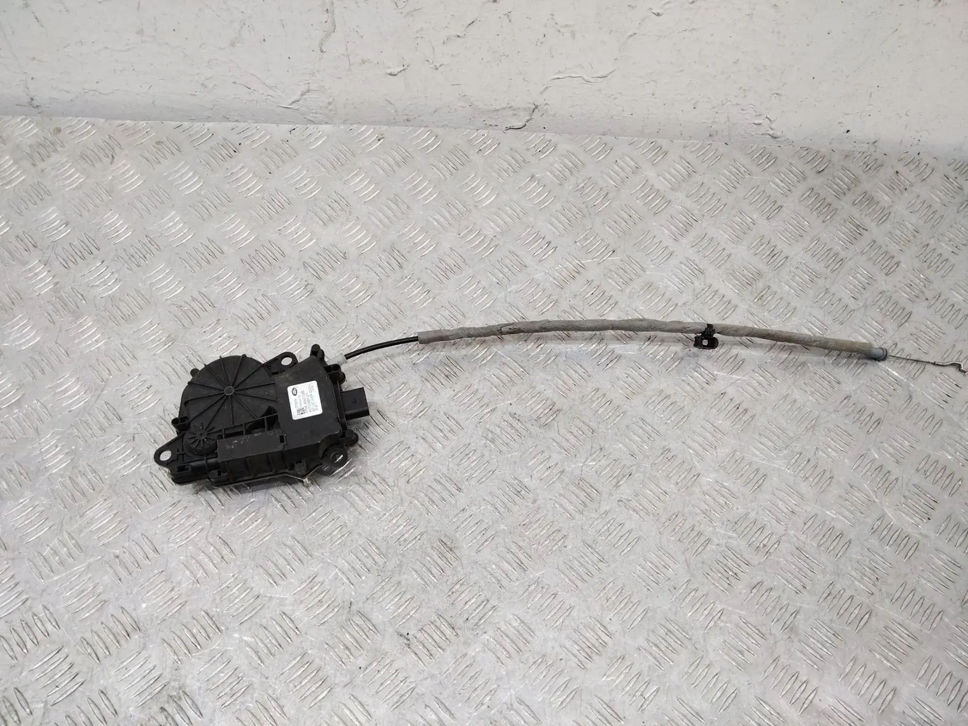 Замок крышки багажника CPLA404C10BE