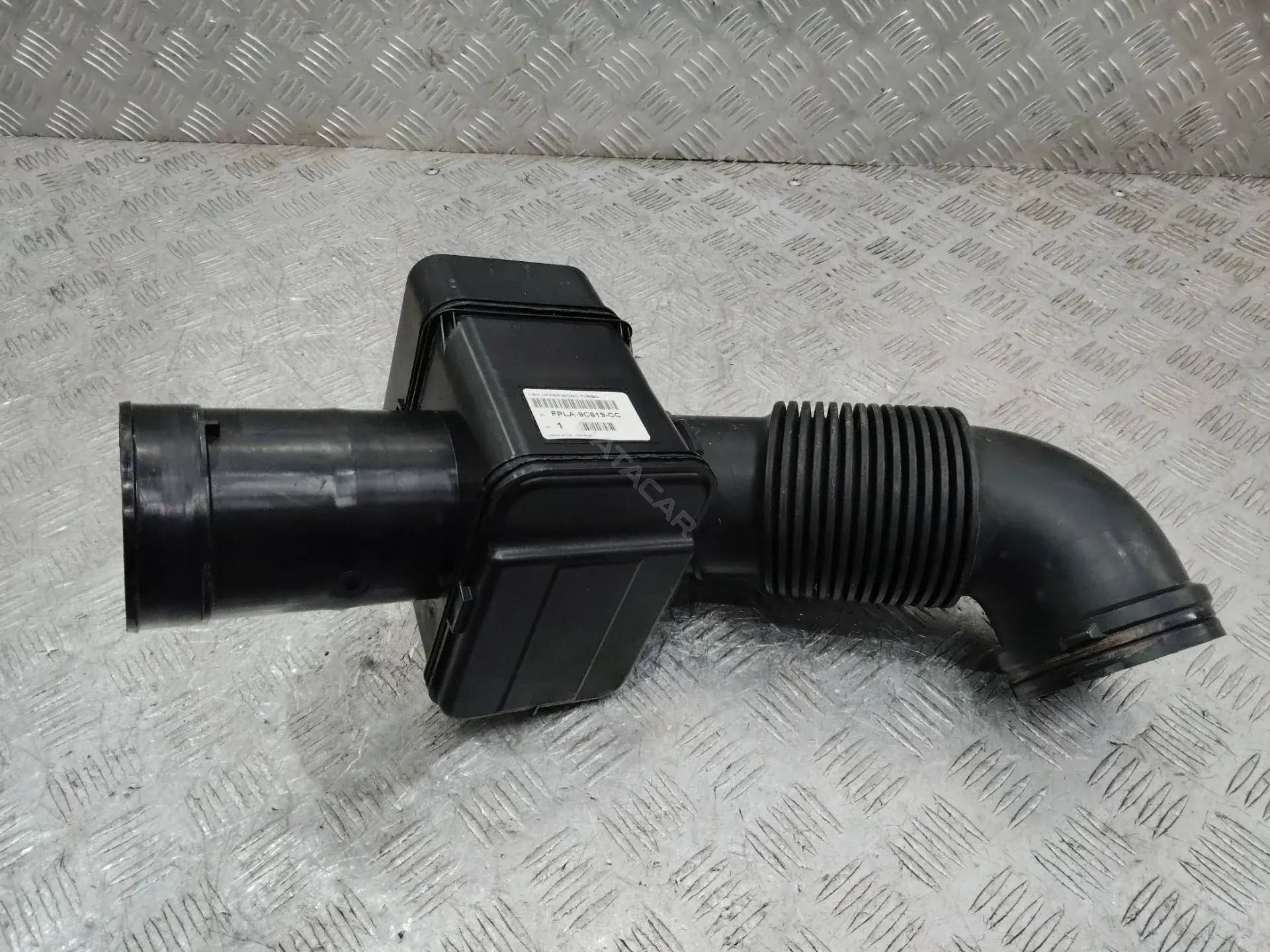 Патрубок воздушный FPLA9C619CC