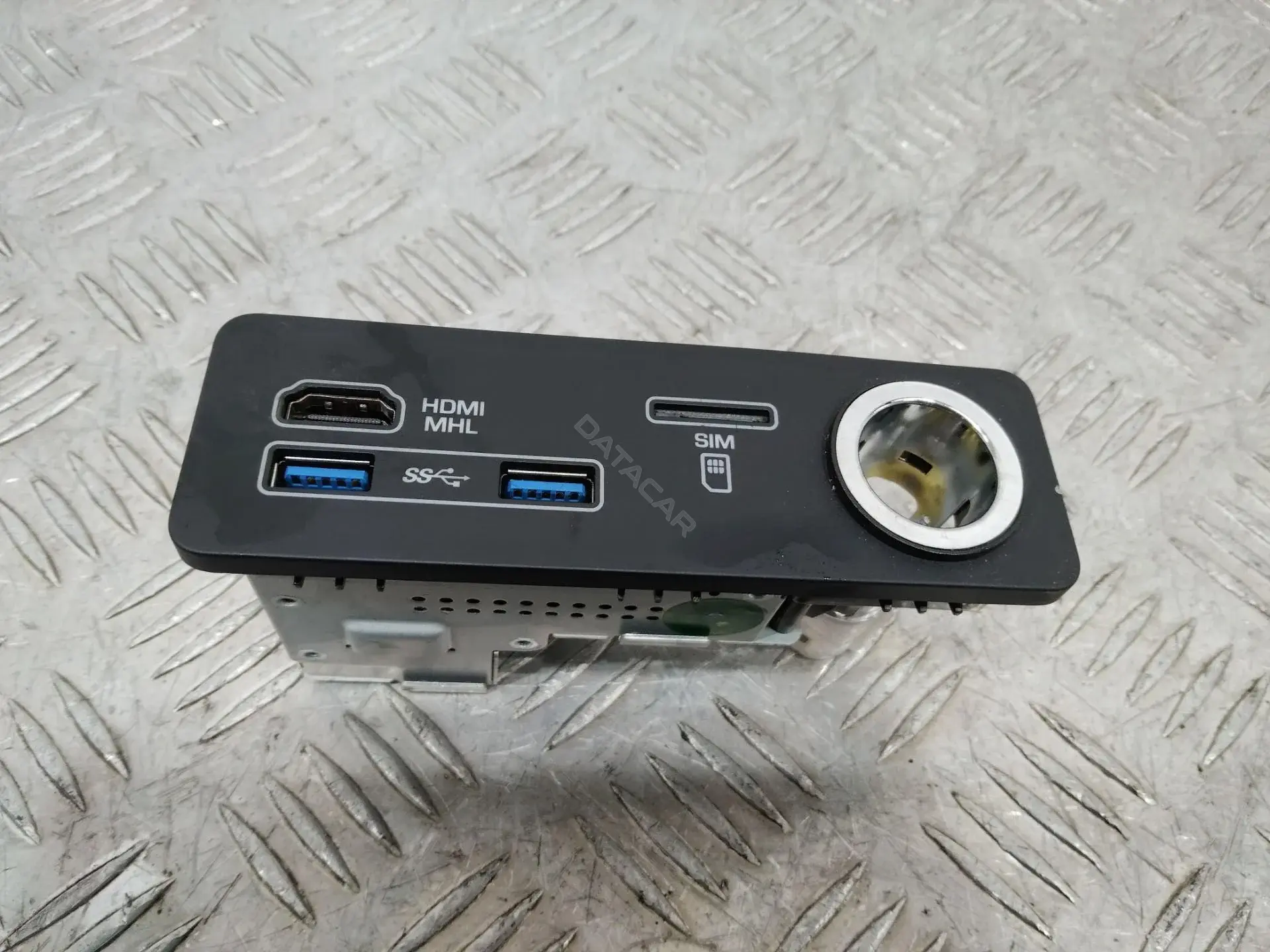 Разъем AUX / USB FW9319E110AD