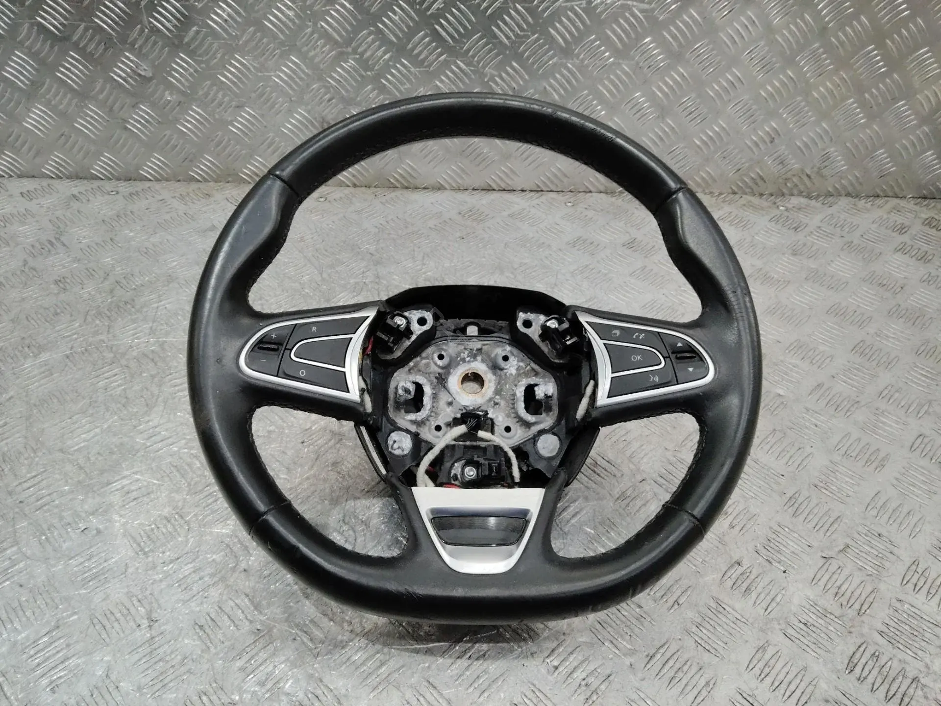 Руль 484003952R