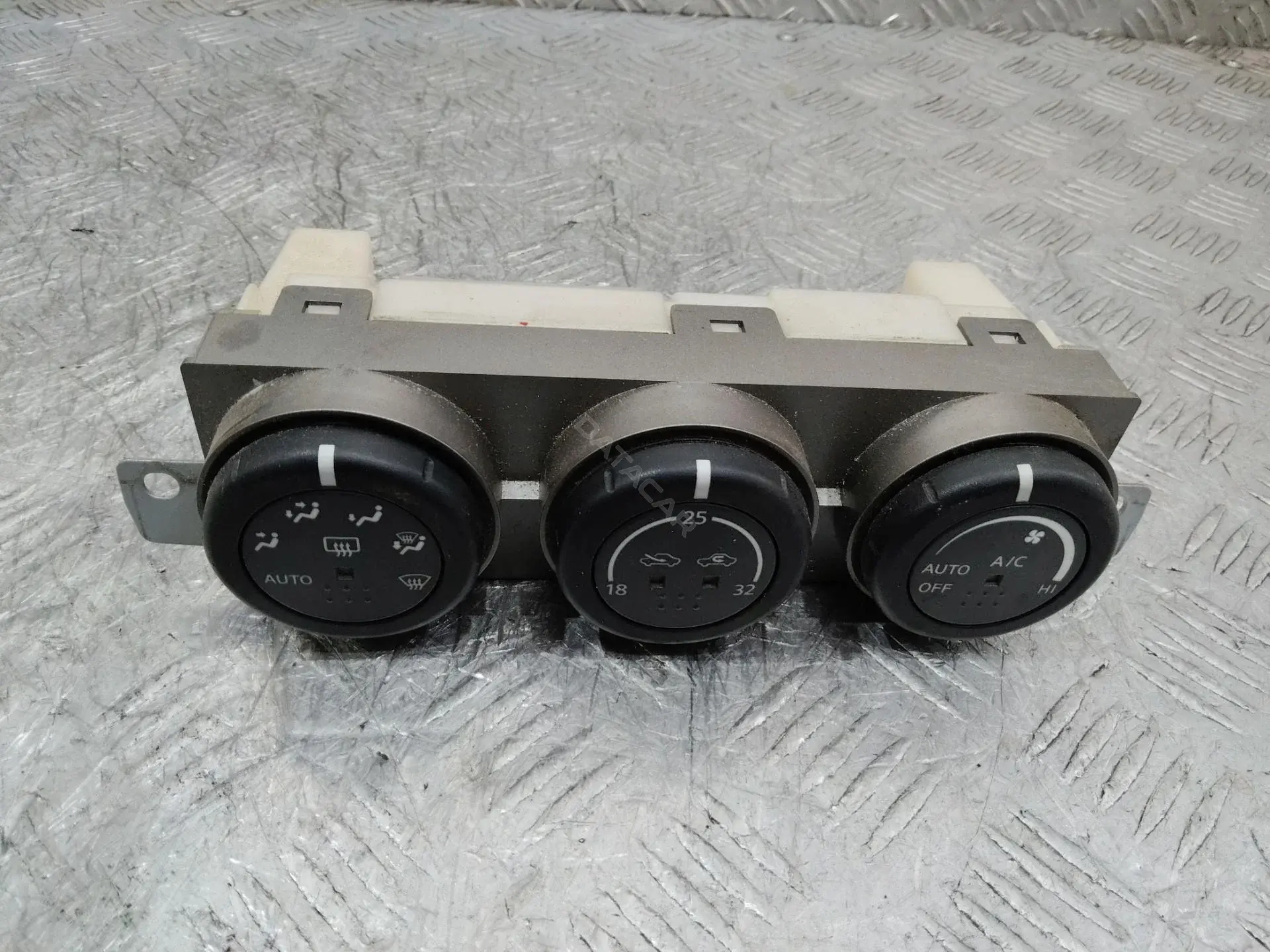 Блок управления климат-контролем 27500EQ400