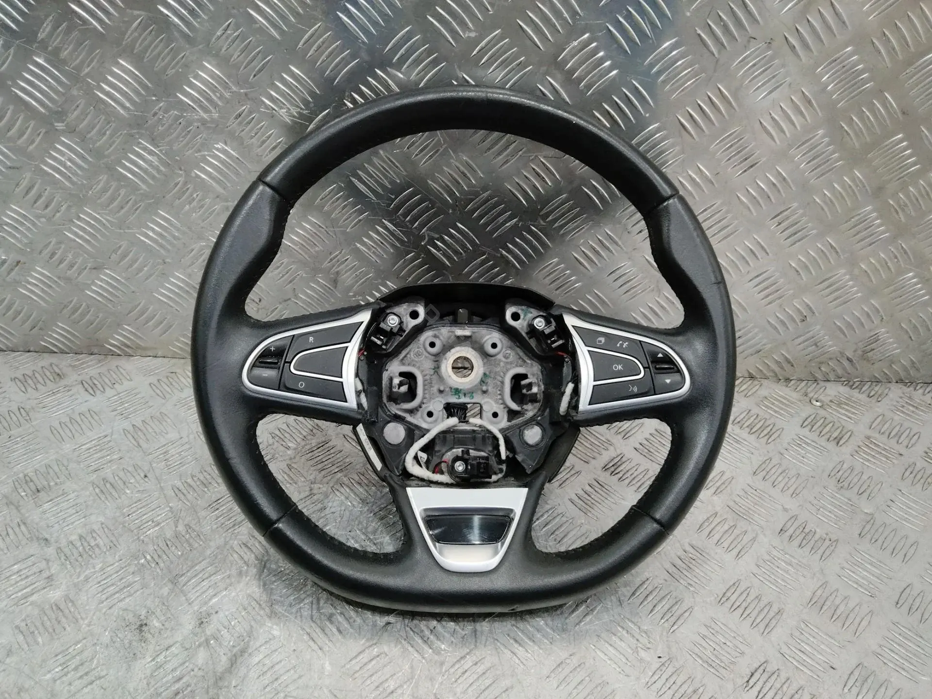 Руль 484005825R