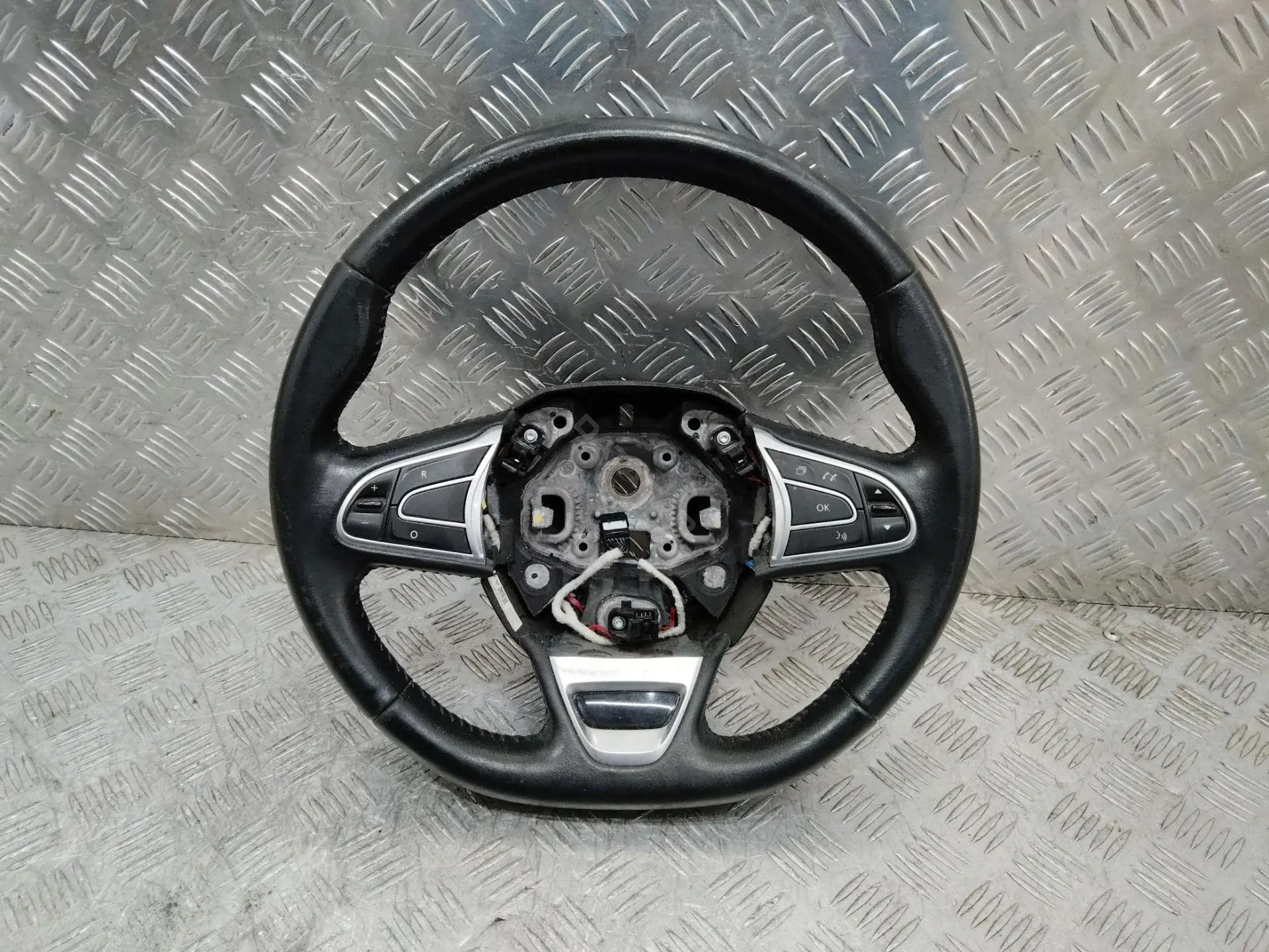 Руль 484005825R