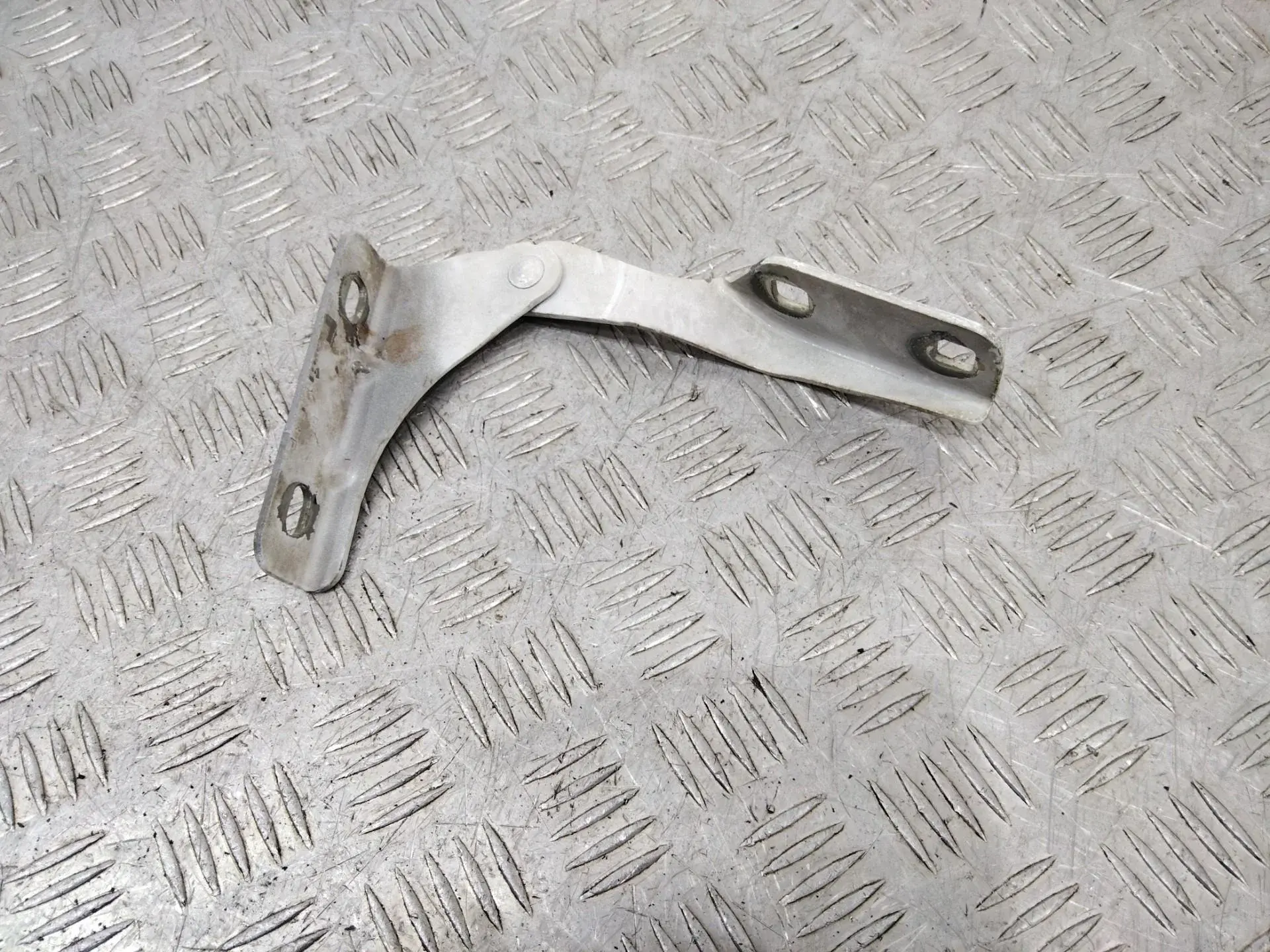 Петля капота 6C1116800AC