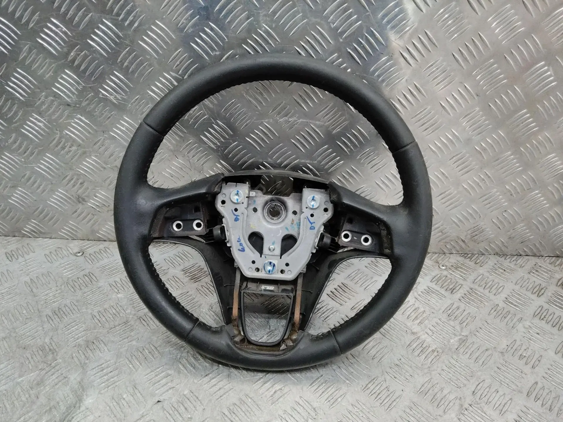 Руль 561201J700