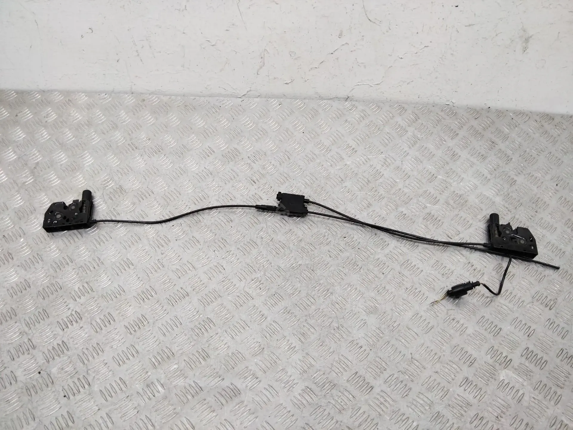 Замок капота 4G0823509C