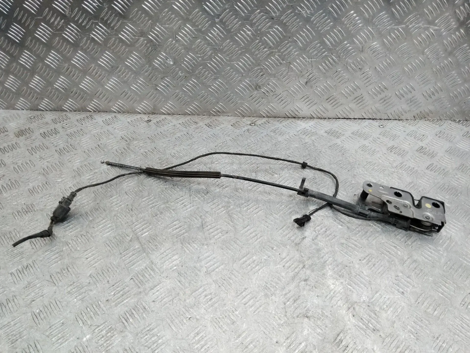 Замок капота 3AC823509A