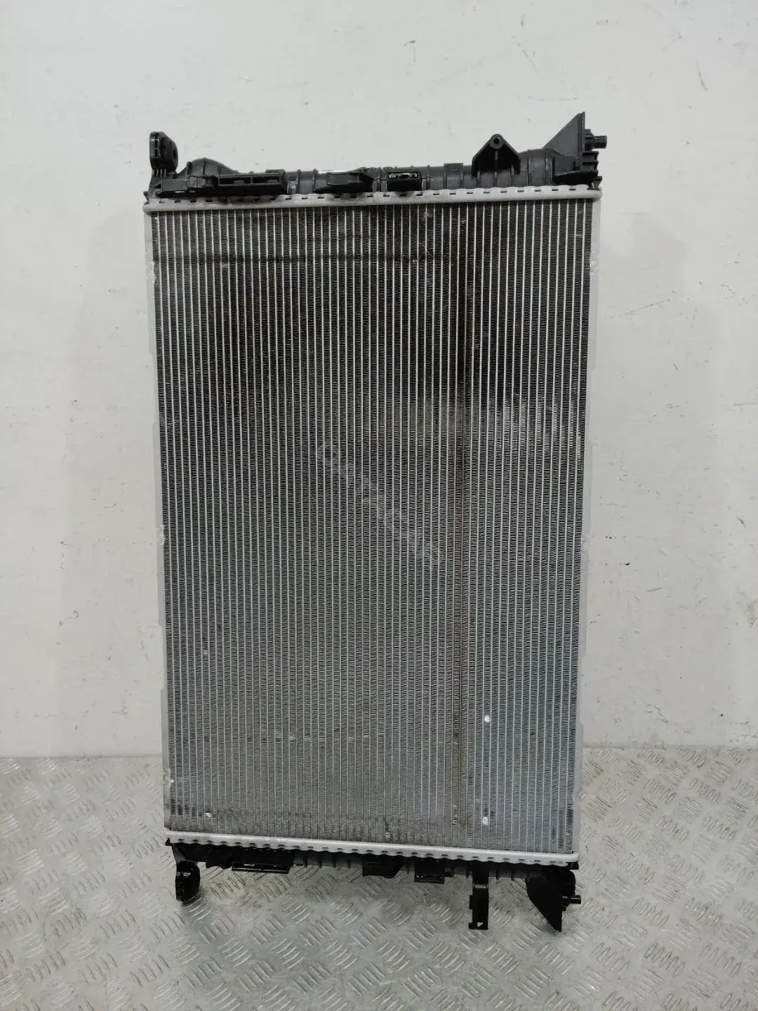 Радиатор охлаждения 8UD121251