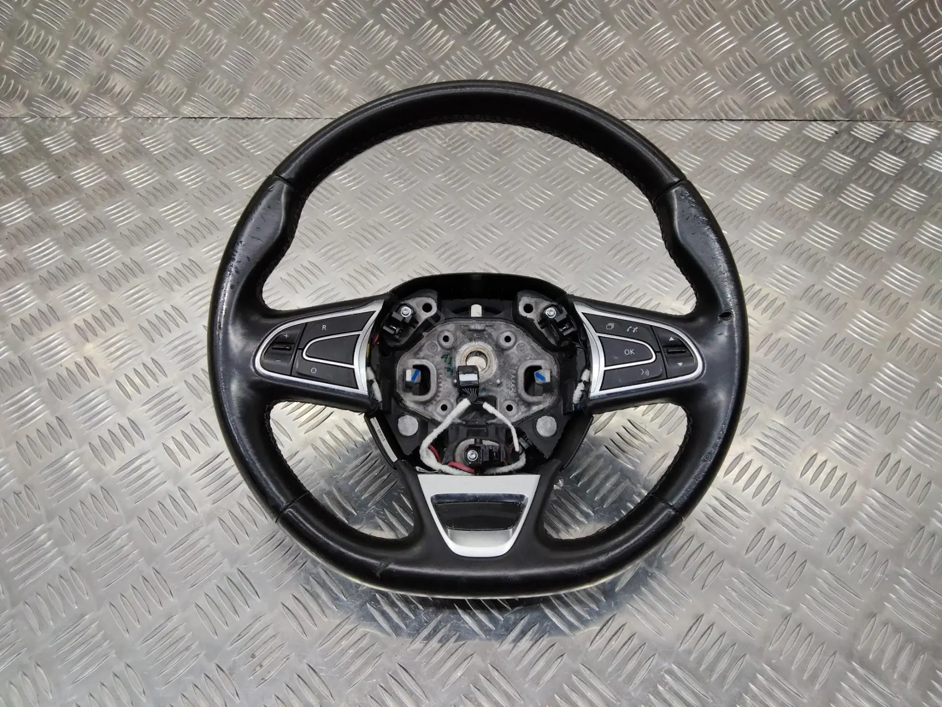 Руль 484003952R