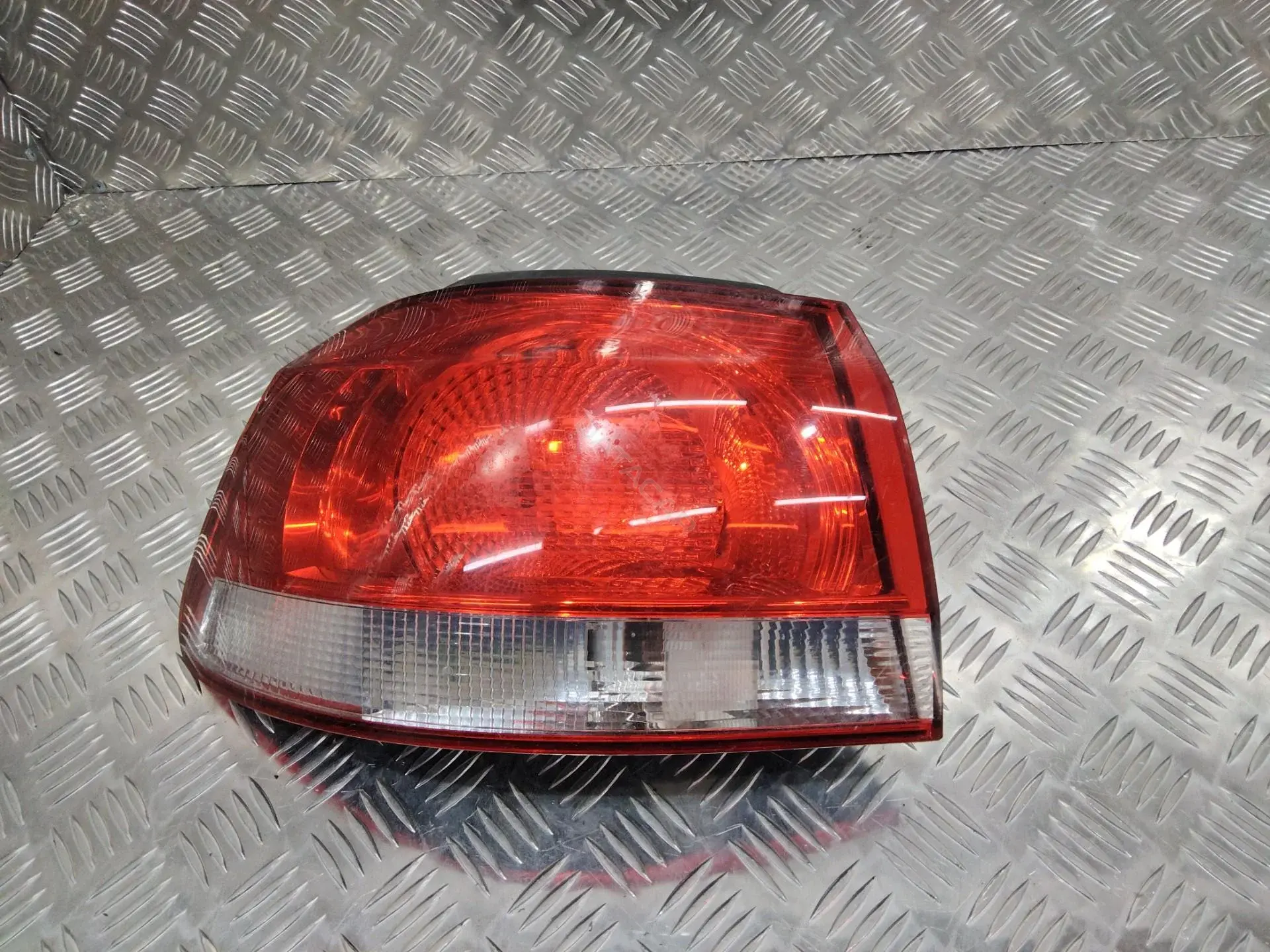 Задние фонари 5K0945095E