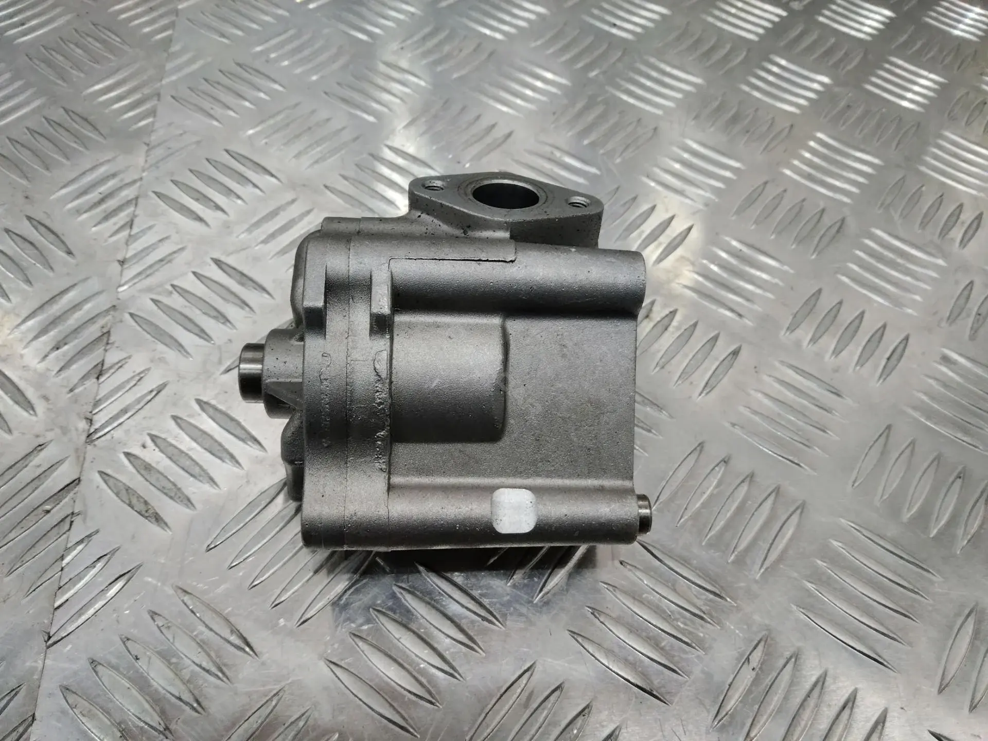 Масляный насос F2GE6600AA