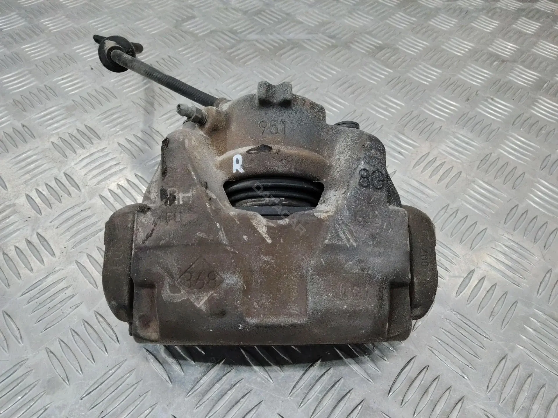 Суппорт тормозной 9402879