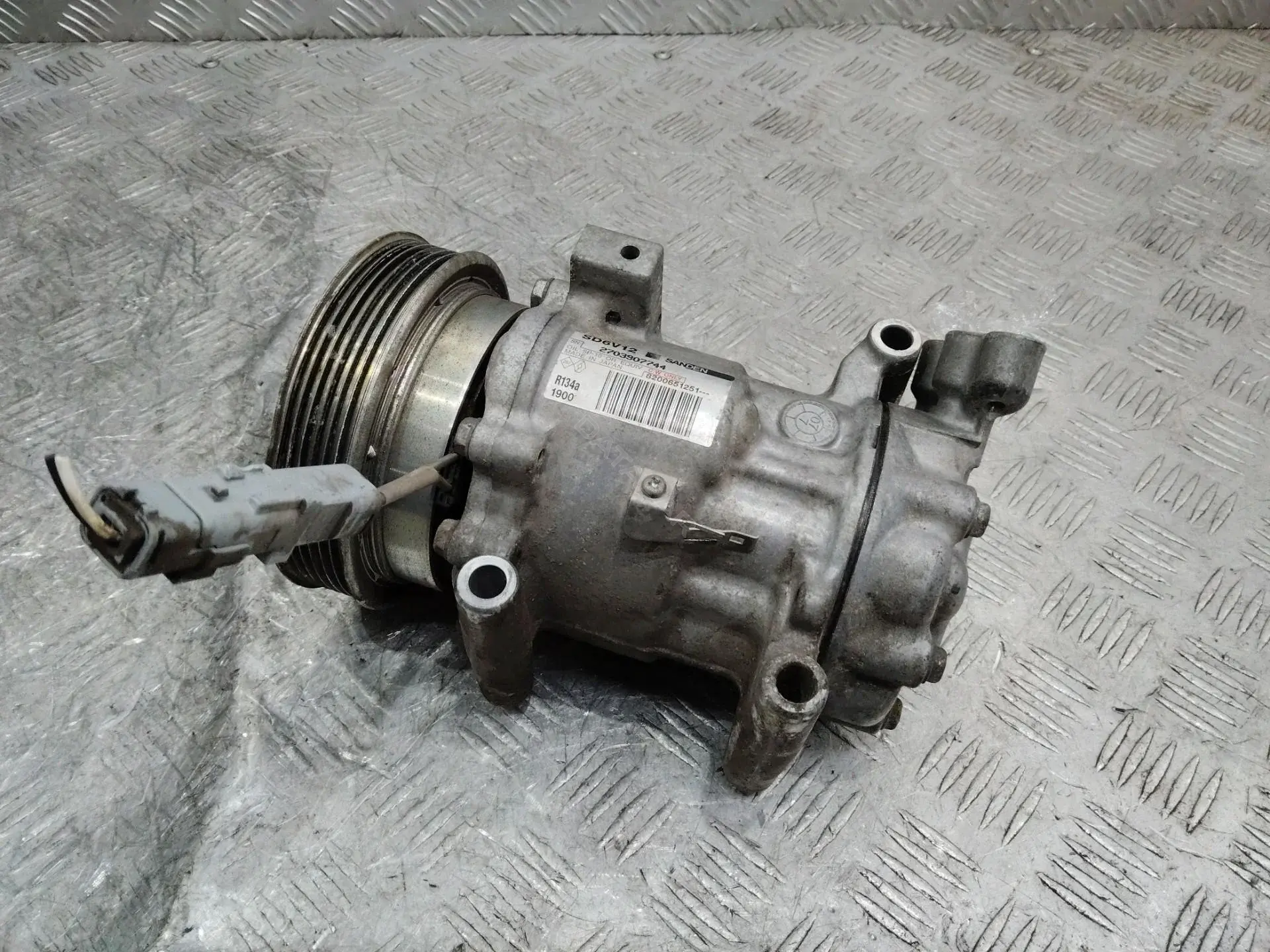 Компрессор кондиционера 8200651251
