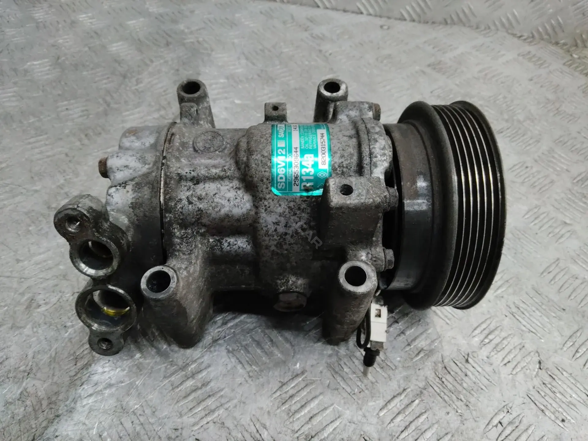 Компрессор кондиционера 8200315744