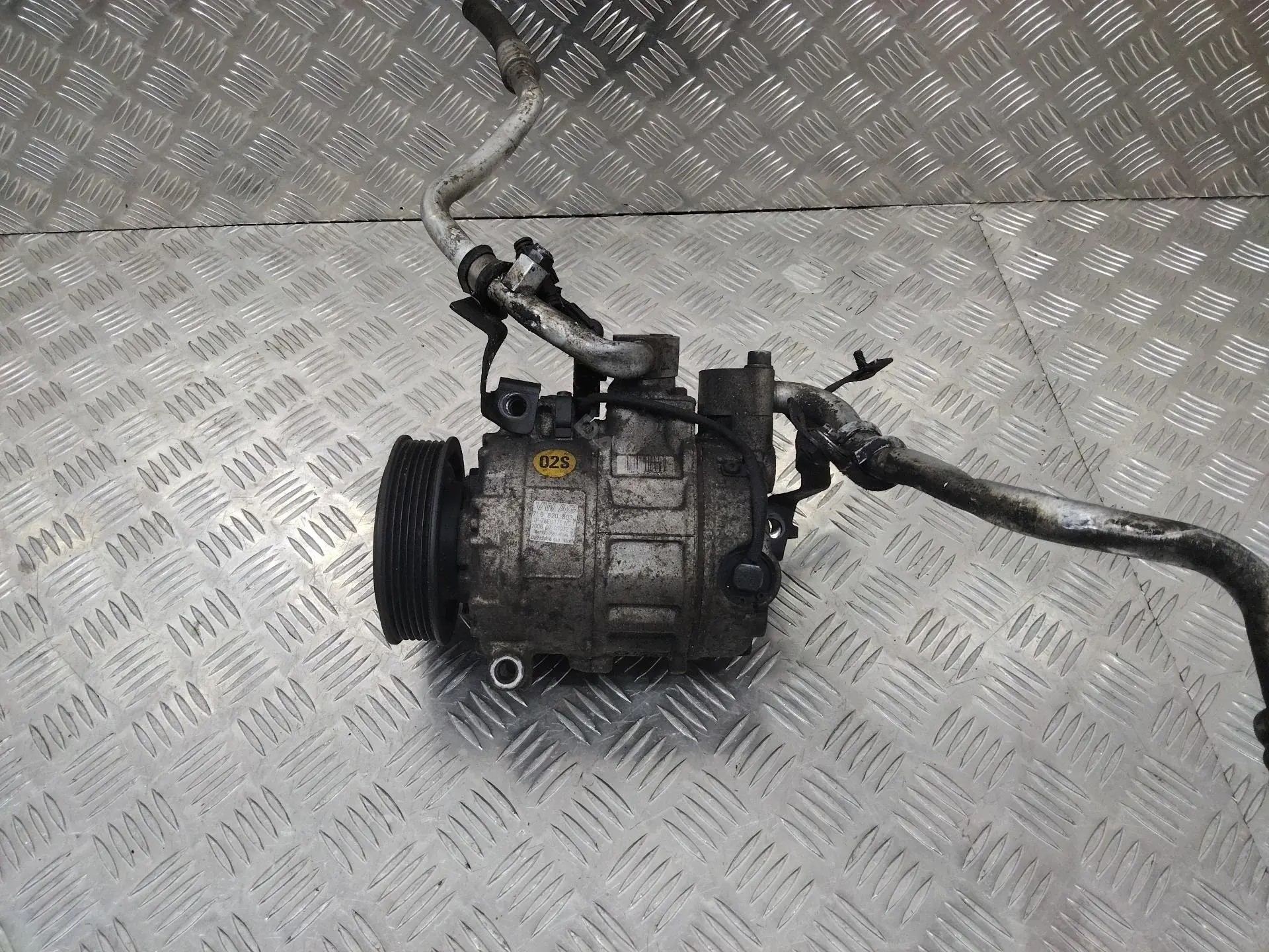 Компрессор кондиционера 7L6820803J