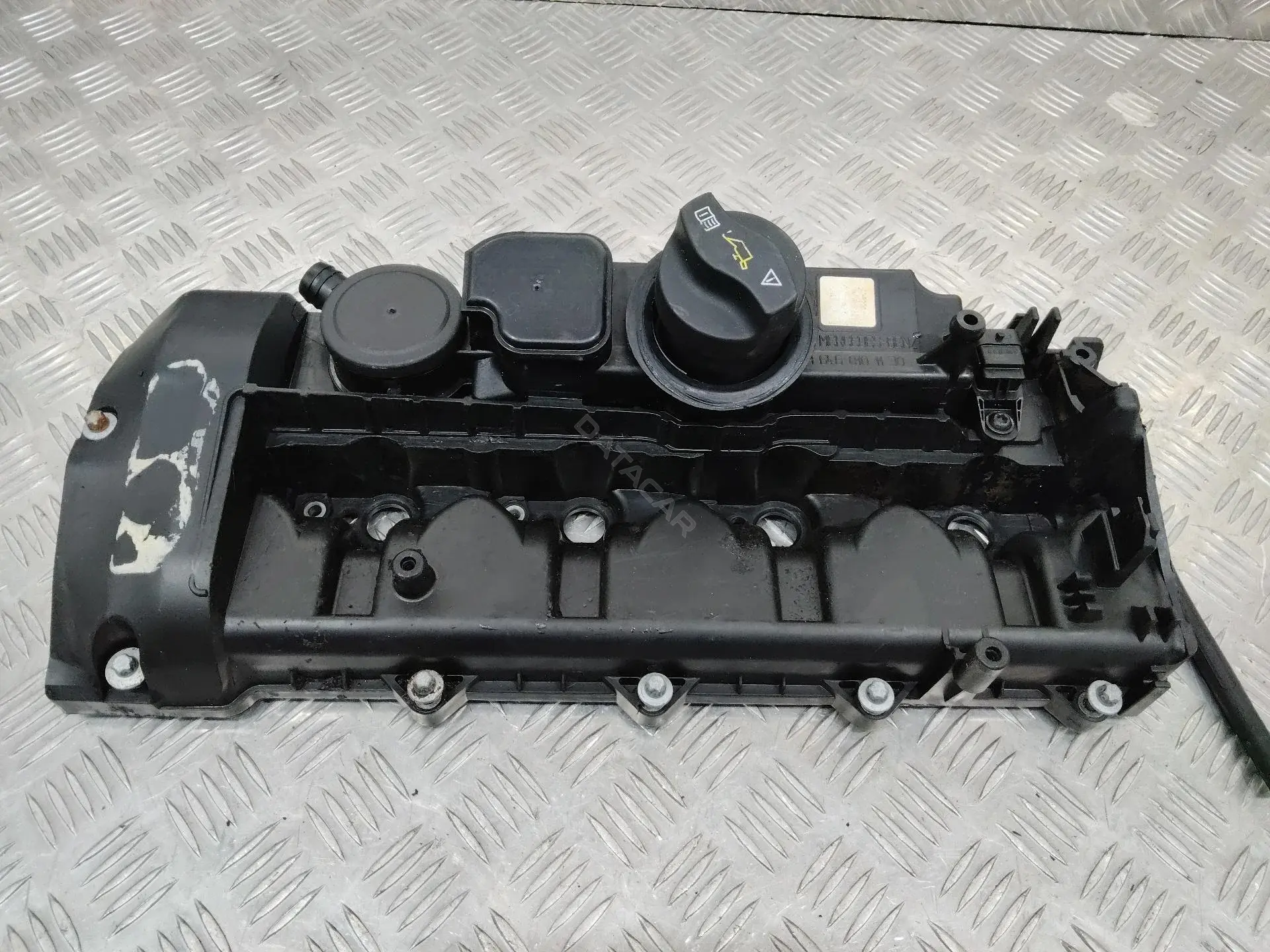 Крышка клапанная A6460101130