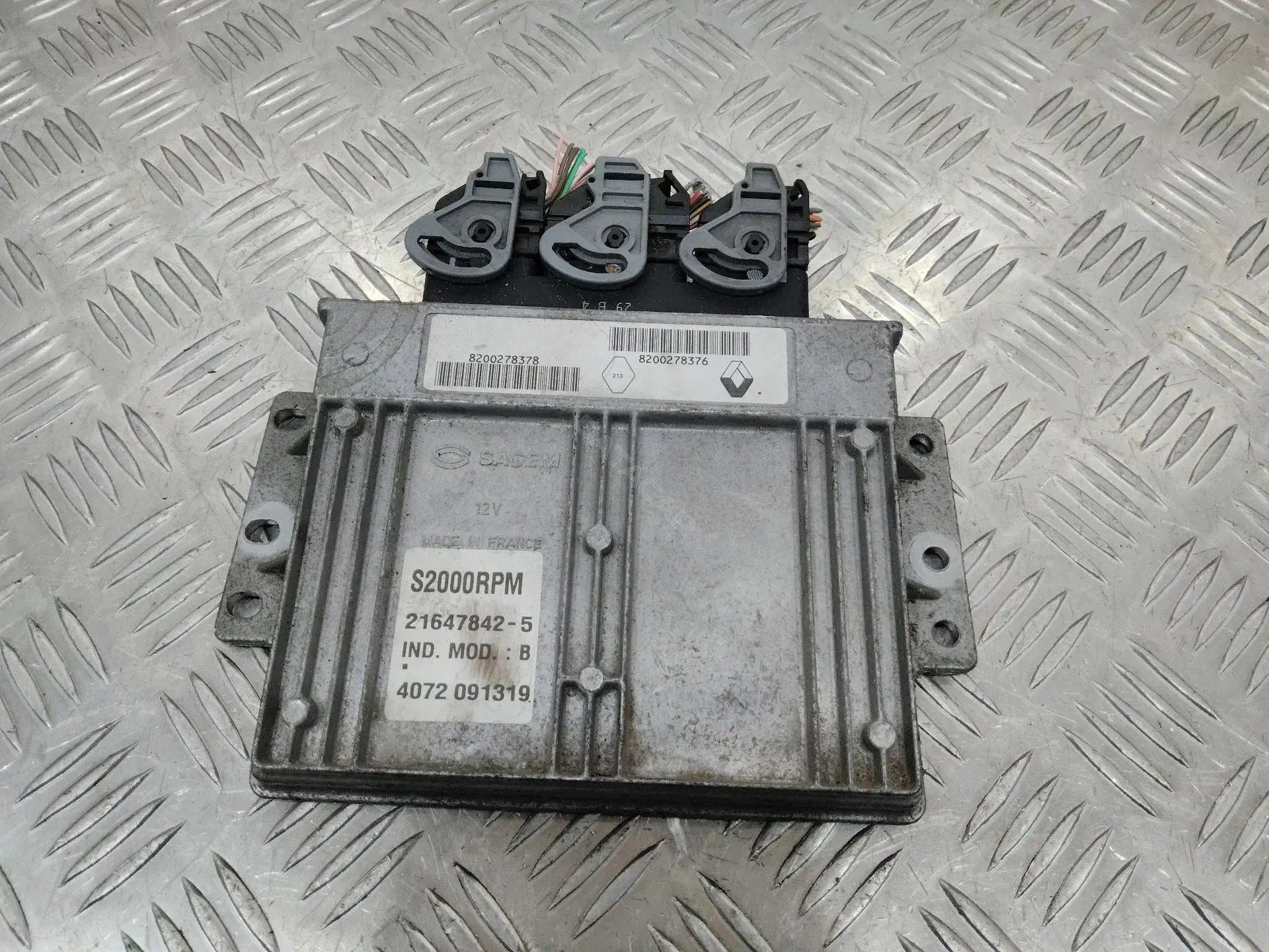 Блок управления двигателем 8200278378