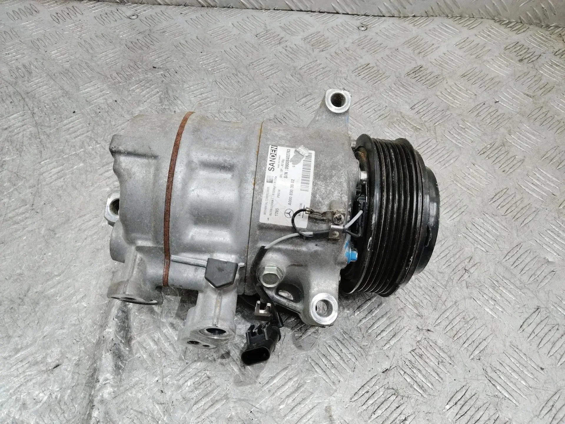 Компрессор кондиционера A0008303902