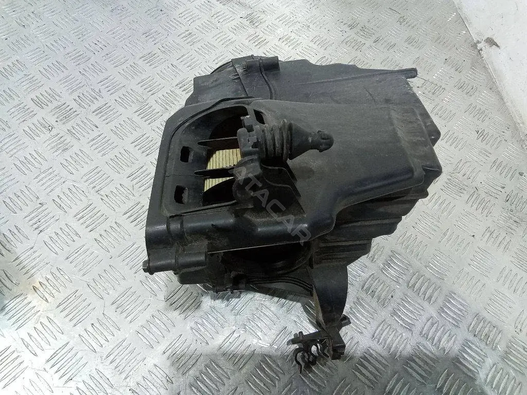 Корпус воздушного фильтра AV61-9600-BE