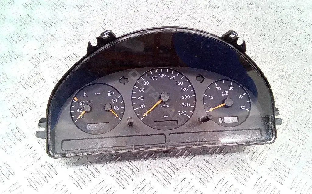 Панель приборов A1635407611