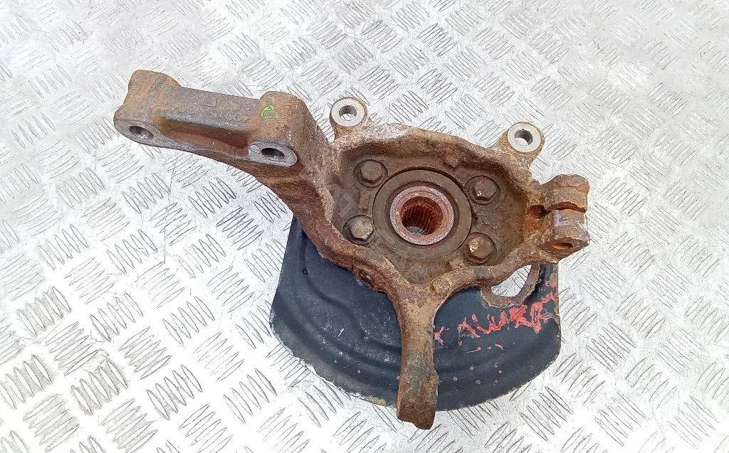 Поворотный кулак 40015JD040