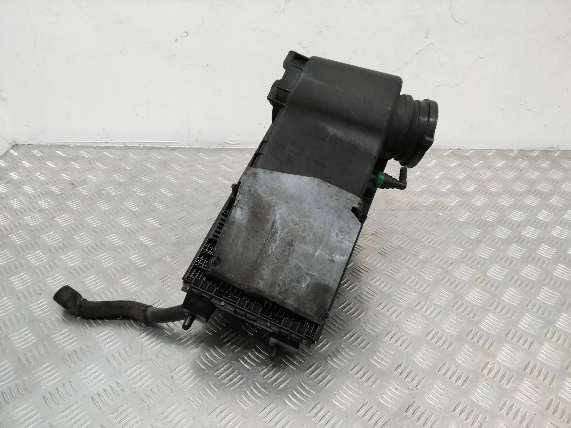 Корпус воздушного фильтра 7L6129601