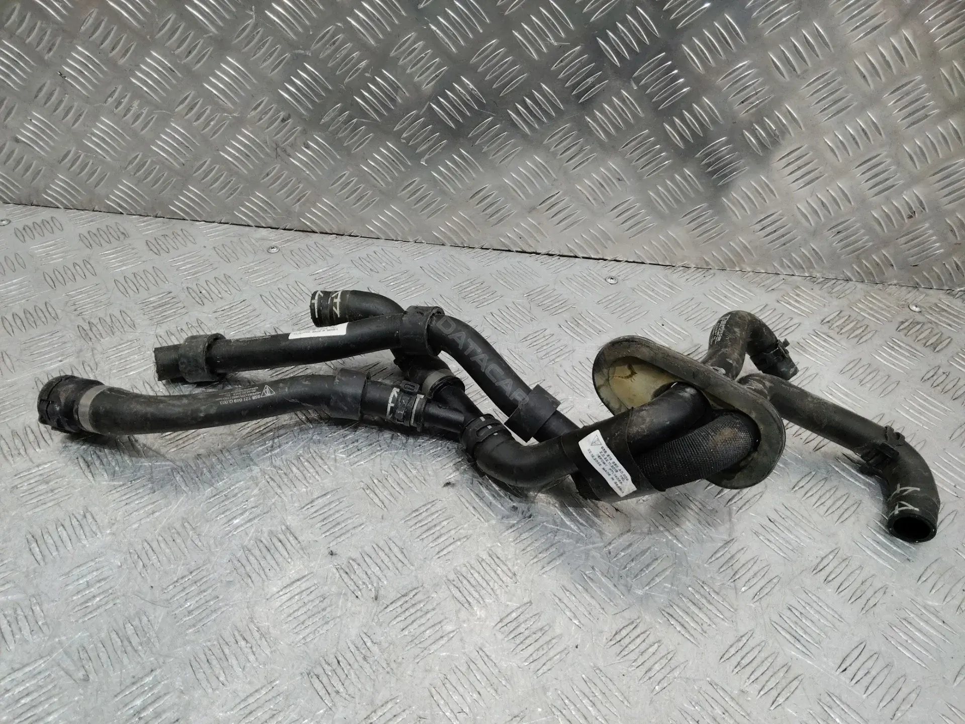 Патрубки системы охлаждения 95B819350AD