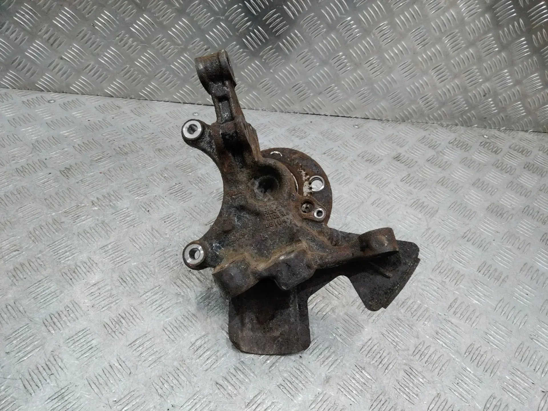 Поворотный кулак FR3C8108A