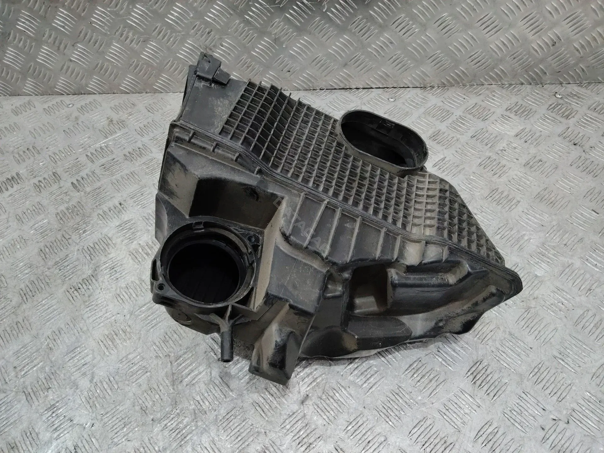 Корпус воздушного фильтра 165001258R, 8201173592