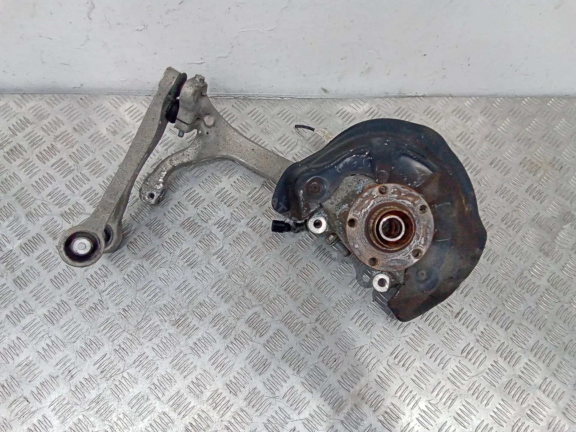 Поворотный кулак 4F0407242, R4F0258
