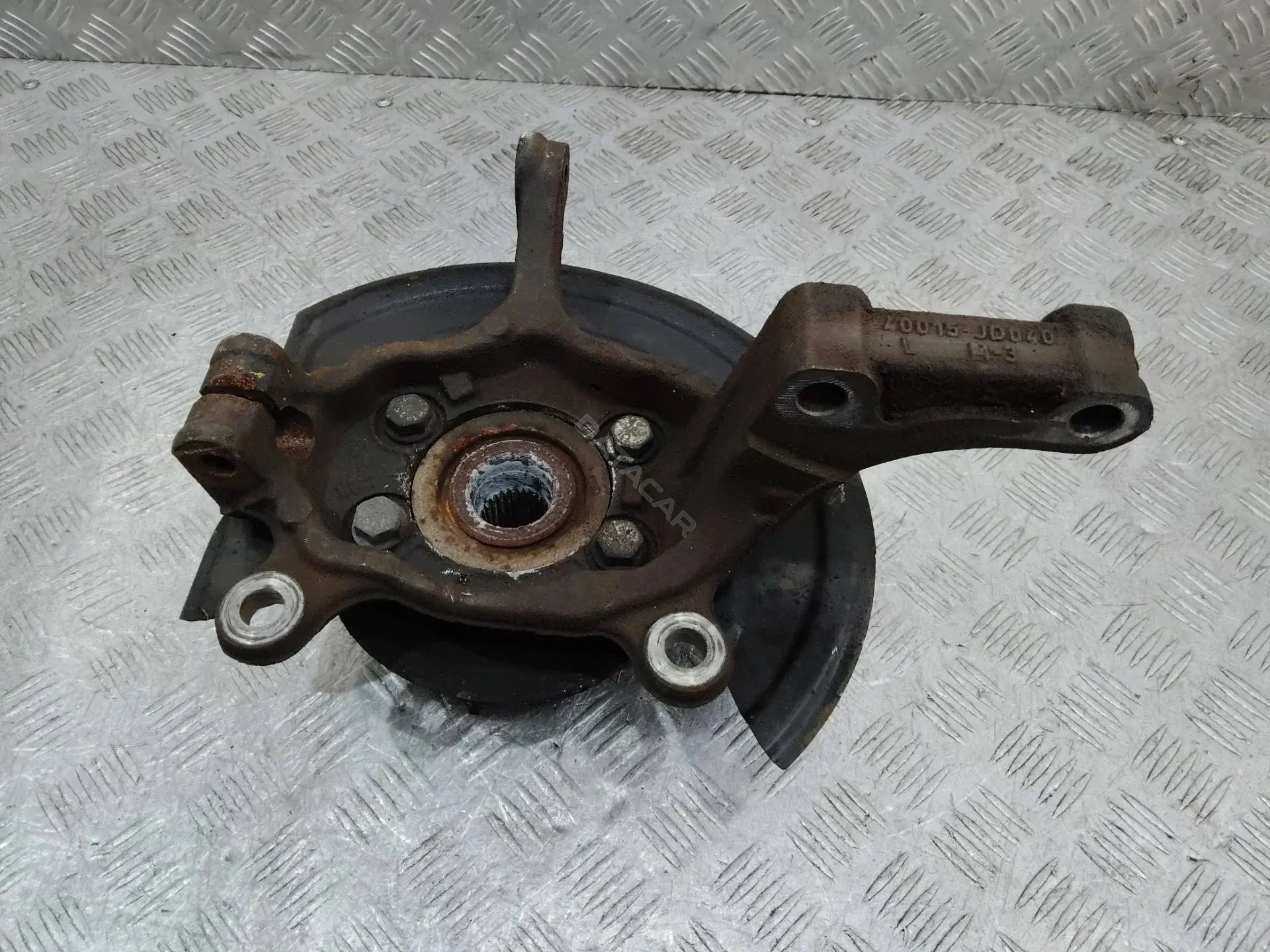 Поворотный кулак 40015JD040
